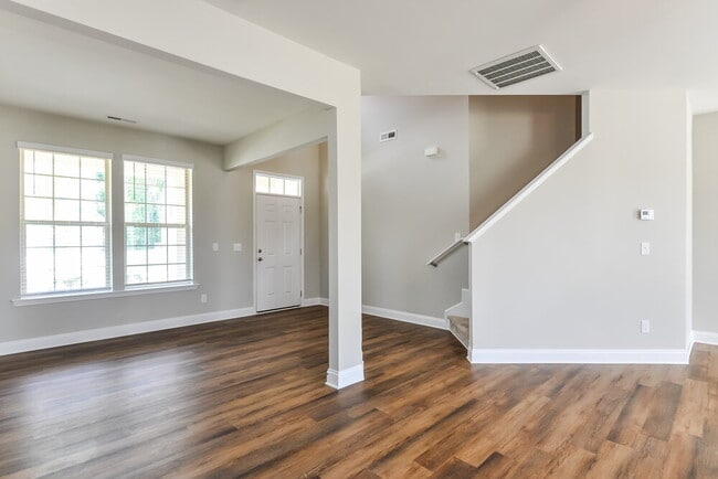 Foto del edificio - 422 River Dell Townes Ave