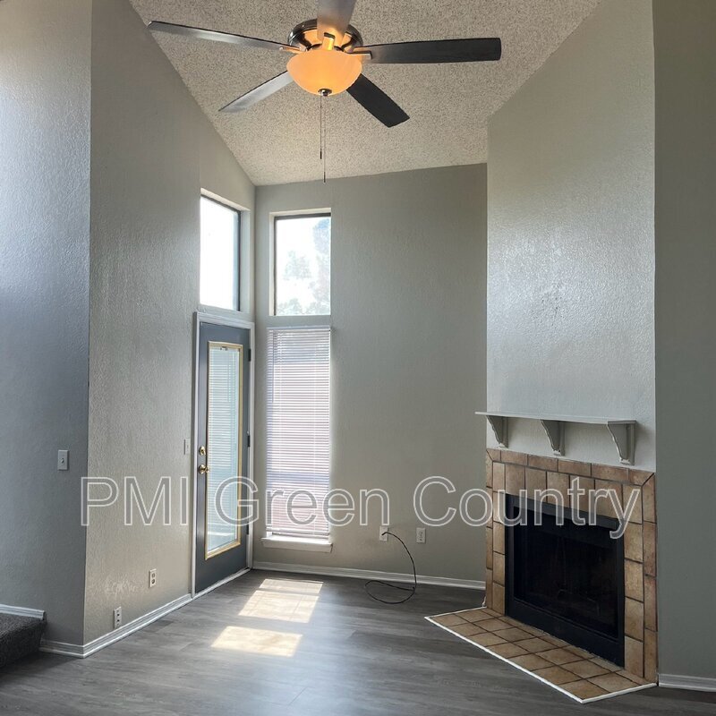 Primary Photo - 6737 S Peoria Ave