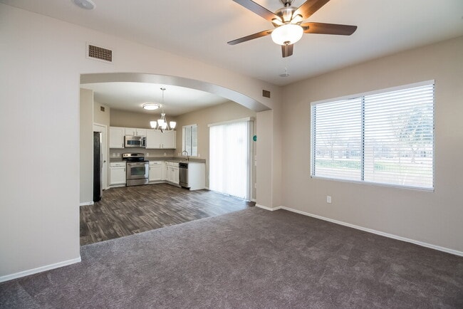 Foto del edificio - 1306 S 119th Dr