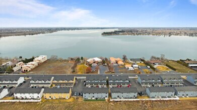 Building Photo - 2625 W Marina Dr