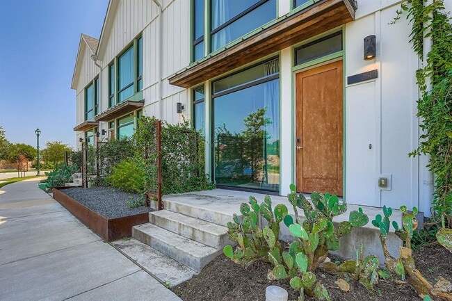 Building Photo - 2513 Philomena St