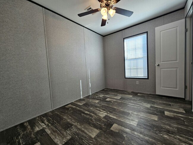 Building Photo - 1050 Myakka Dr