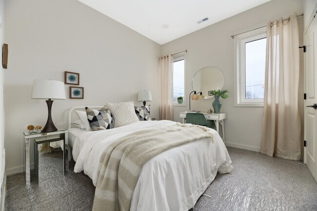 Foto del edificio - 780 E Irving Park Rd
