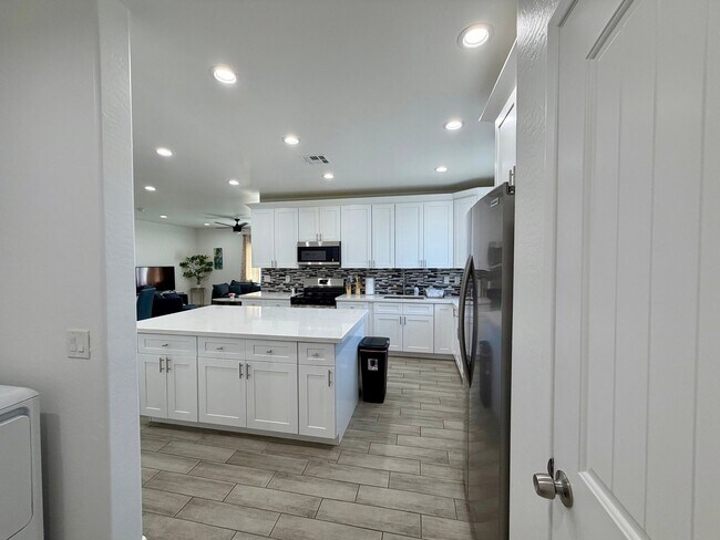 Foto del edificio - 6745 N 53rd Dr