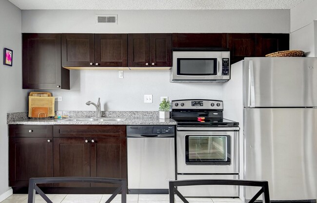 Foto del edificio - 9440 E Girard Ave
