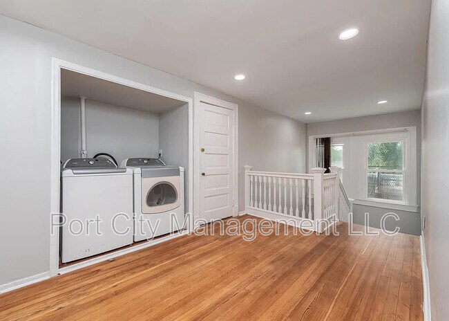 Building Photo - 4013 W Forest Park Ave