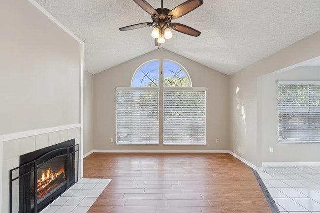 Foto del edificio - 682 Youngstown Pky