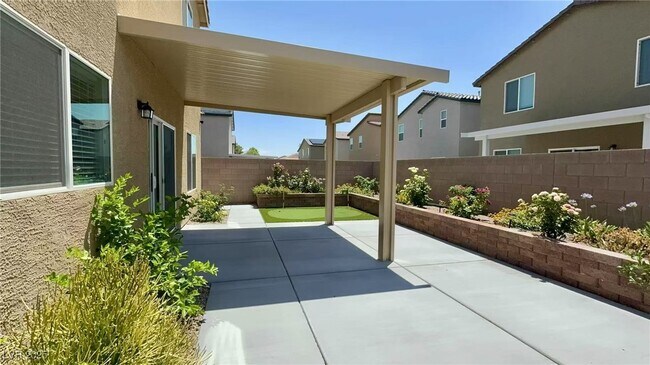 Foto del edificio - 7497 Blue Lotus Ave