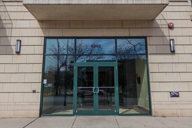 Foto del edificio - 4848 N Sheridan Ave