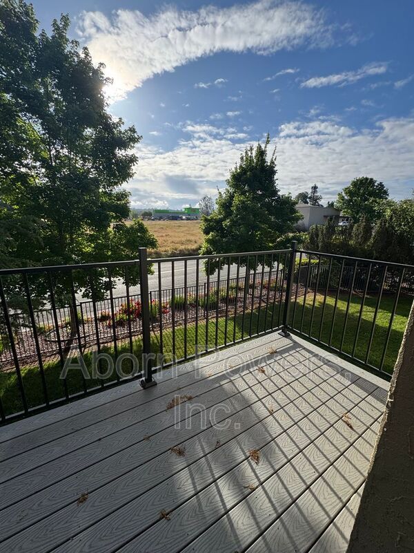 Foto del edificio - 2529 Greenwood Ln