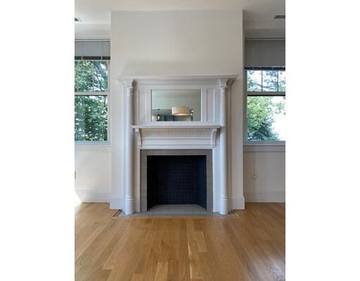 Building Photo - 456 Belmont St