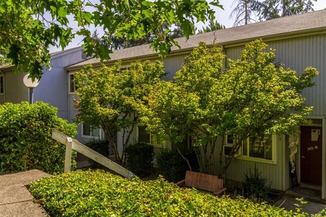 Building Photo - 721 SE Meadowlark Ave
