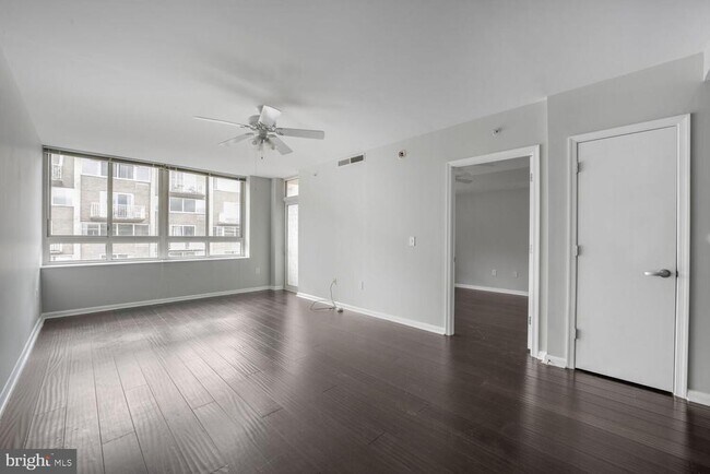 Foto del edificio - 355 I St SW