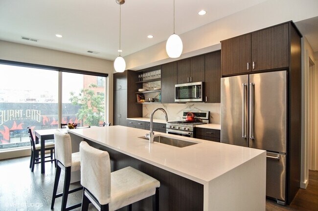 Foto del edificio - 2742 N Lincoln Ave