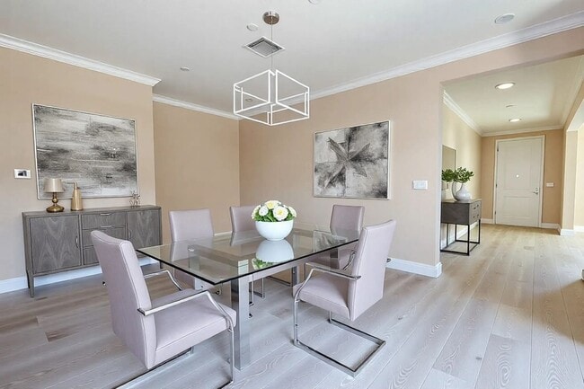 Building Photo - 967 Dainty Ave