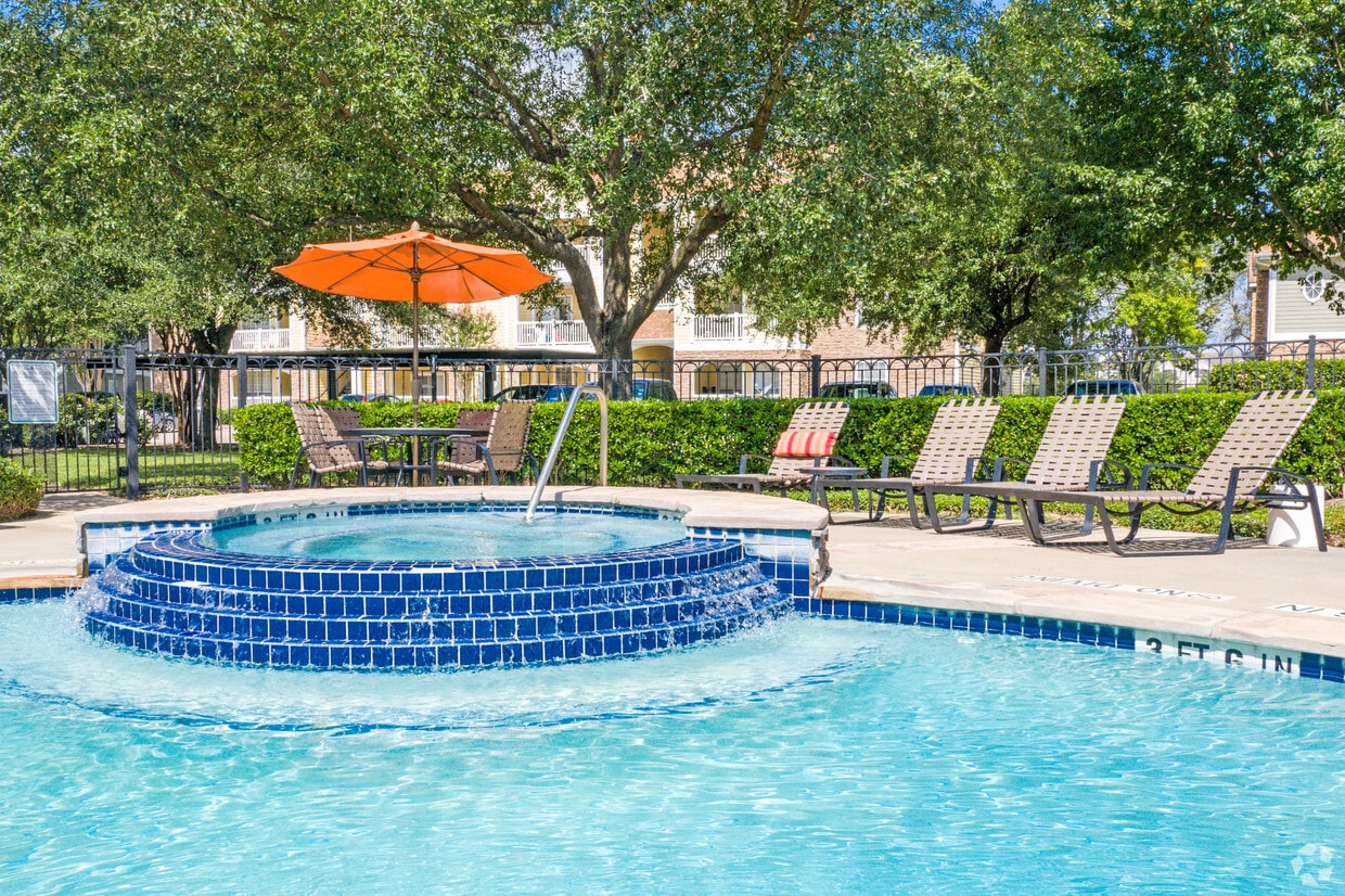 The Lodge at West Oaks Apartments Houston, TX