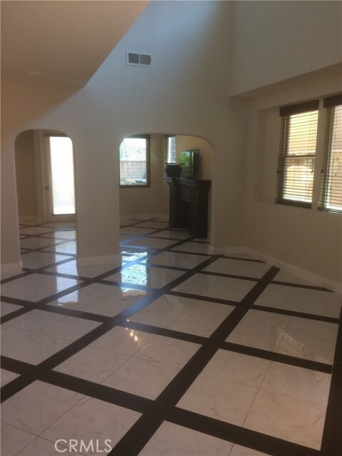 Foto del edificio - 2091 Lakeshore Dr