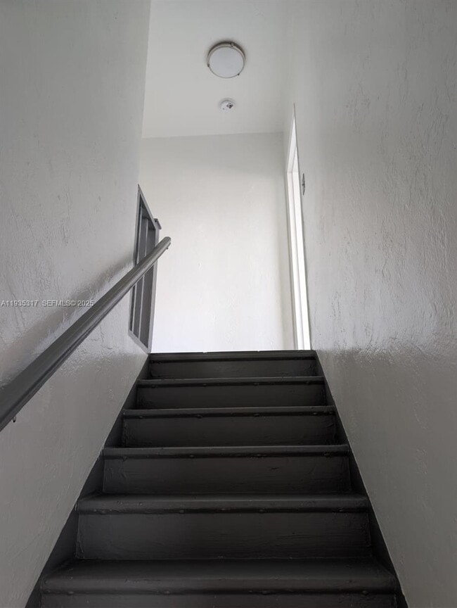 Building Photo - 888 SW 6th St