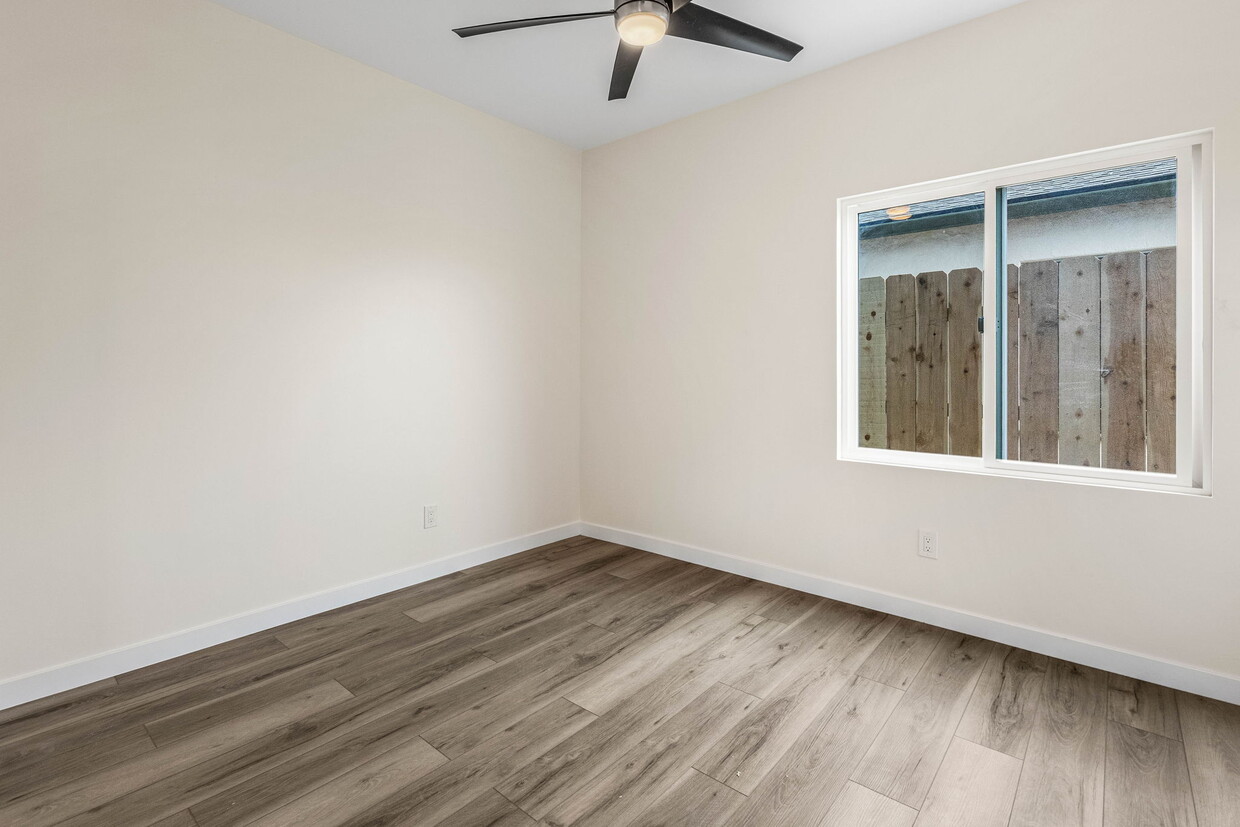 Foto principal - 2217 Columbia St