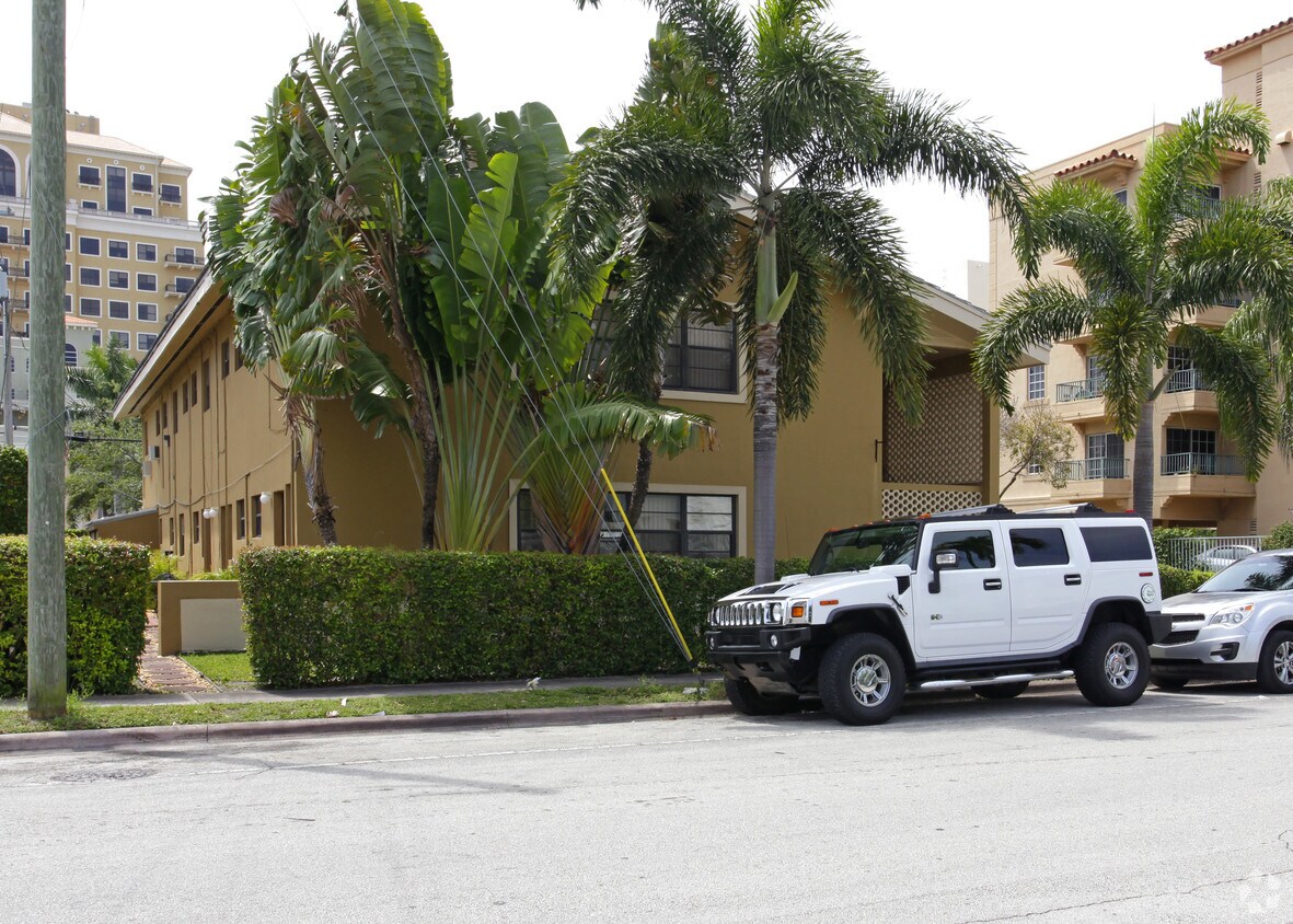 Building Photo - 220 Madeira Ave
