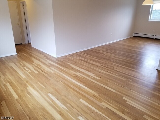 Foto del edificio - 2467 NJ-10