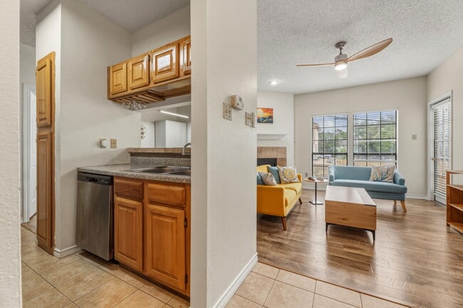 Kitchen/living room - 3001 Cedar St