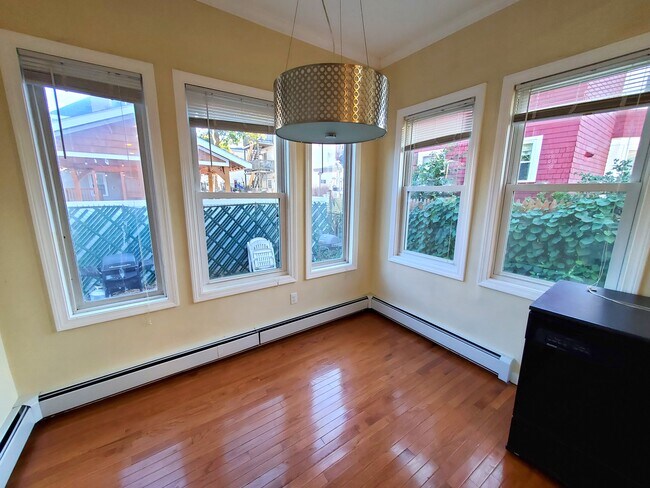 Building Photo - 64 Dehon St