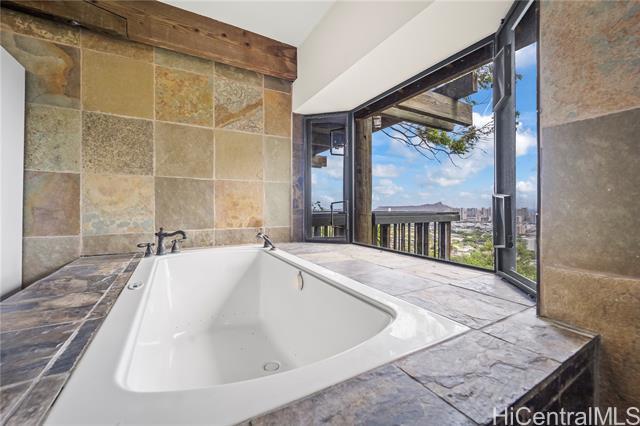 Building Photo - 2445 Makiki Heights Dr