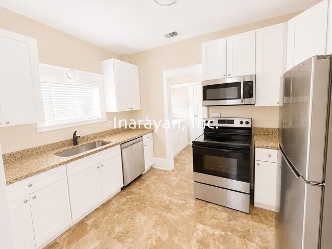 Foto del edificio - Newly remodeled 2/1 home- AVAILABLE