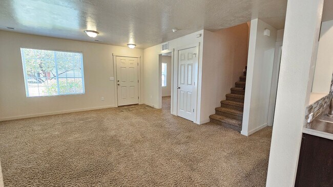 Building Photo - Pet Friendly Home with Office/Den!