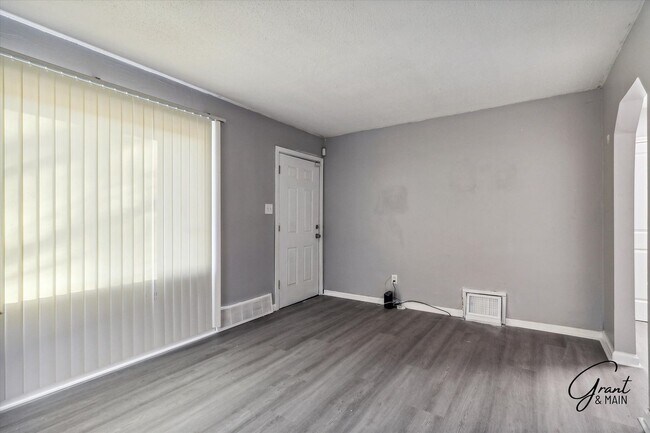Foto del edificio - 3 bedroom bungalow - $1325