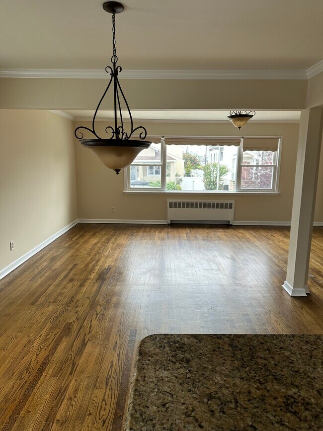Foto del edificio - 565 E Hudson St