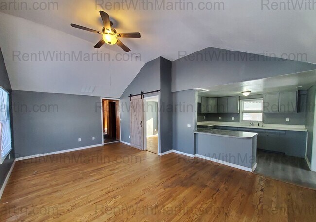 Foto del edificio - For Rent- Beautiful home in Evansdale! Pets Ok!