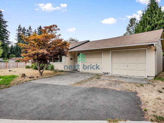 Foto del edificio - 3 Bed and 1 Bath Single-family Home is Ava...