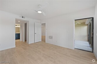 Building Photo - 16410 Kelly Cove Dr