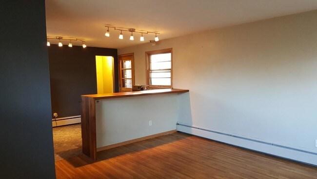 Building Photo - 801 Kenwood Pkwy