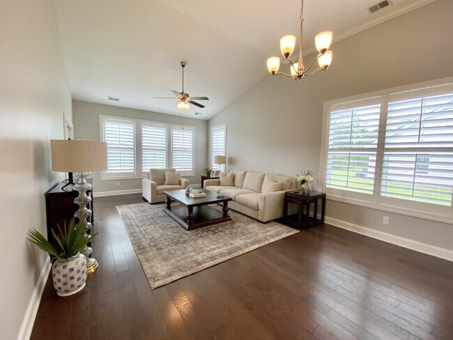 Foto del edificio - End Unit Townhouse in Cypress Ridge!