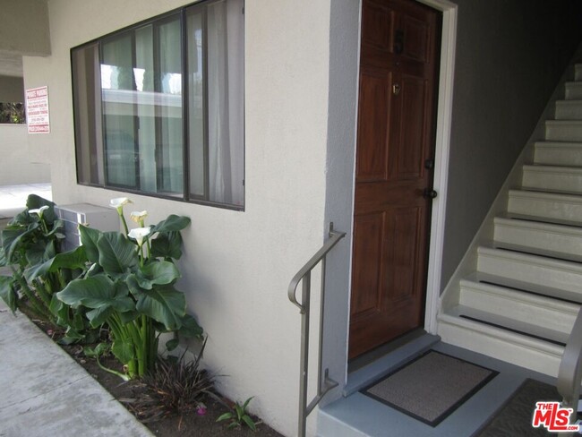 Foto del edificio - 632 N Sweetzer Ave