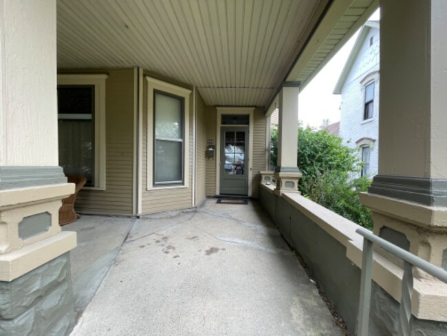 Building Photo - 806 Columbia Ave