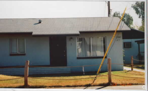 View of Entrance - Heatherbrae Apartments