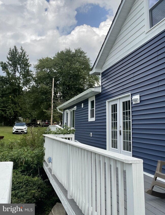 Primary Photo - 819 Long Cove Rd
