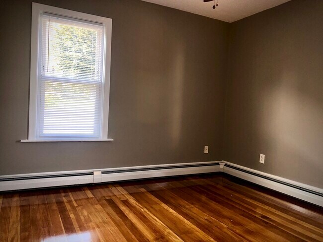 Building Photo - Pets Welcome! Spacious 2BR w/ Double Parlo...