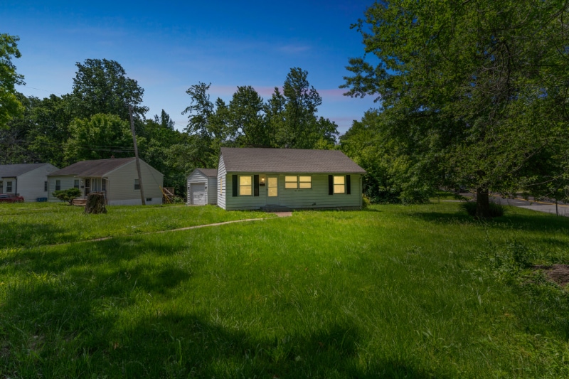 Primary Photo - 300 Estridge Rd