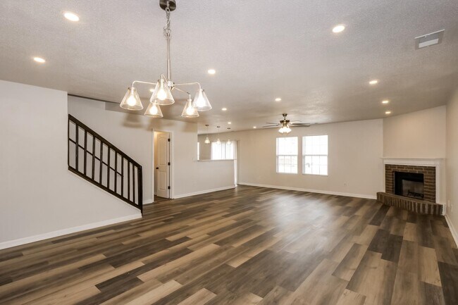 Foto del edificio - 4631 Tulip Creek Dr