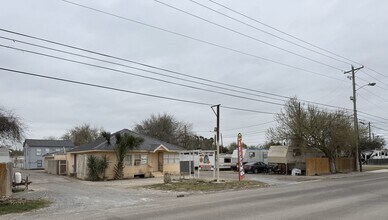 Building Photo - 1420 N Closner Blvd