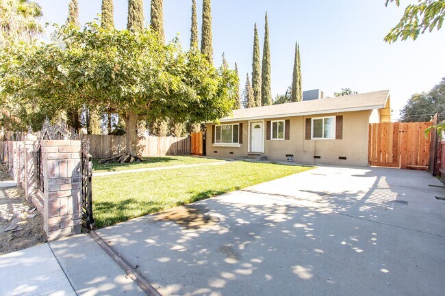Building Photo - Coming Soon... 3 Bedroom 2 bath!
