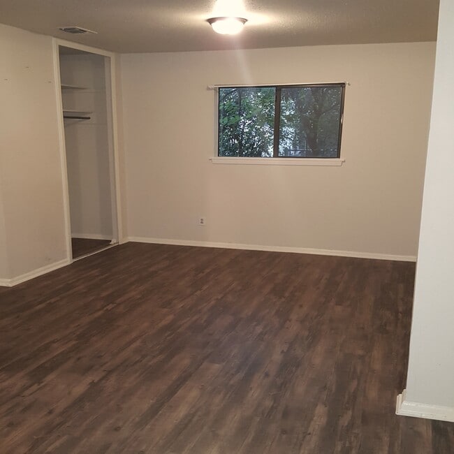 Foto del edificio - 7023 Greenberry Dr