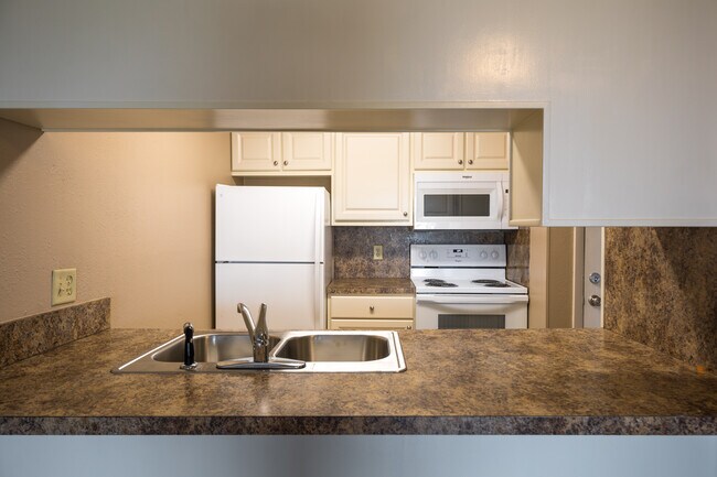 Building Photo - 455 Lake Howard Dr SW
