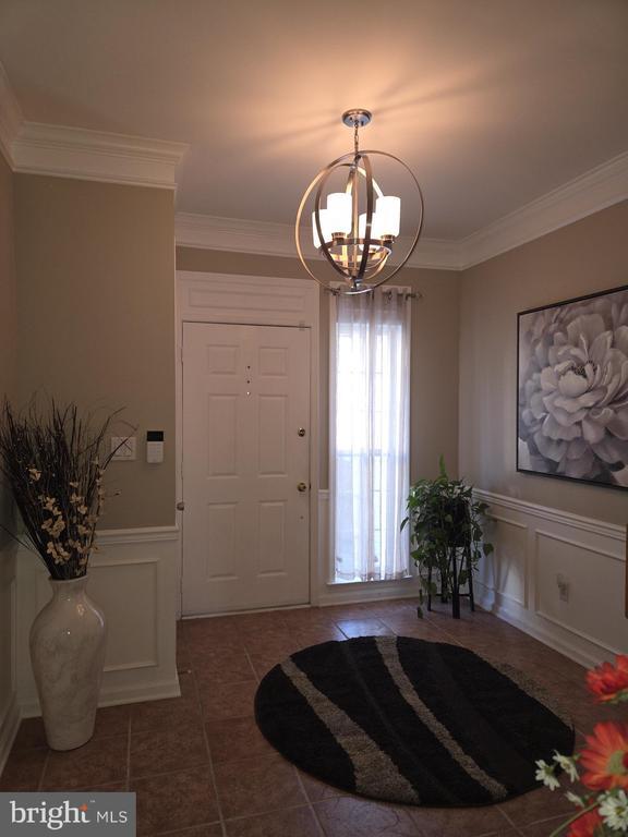Building Photo - 305 Rockmeade Dr