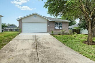 Building Photo - 208 Buttercup Way